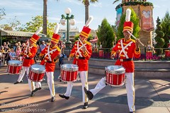 Holiday Toy Drummers